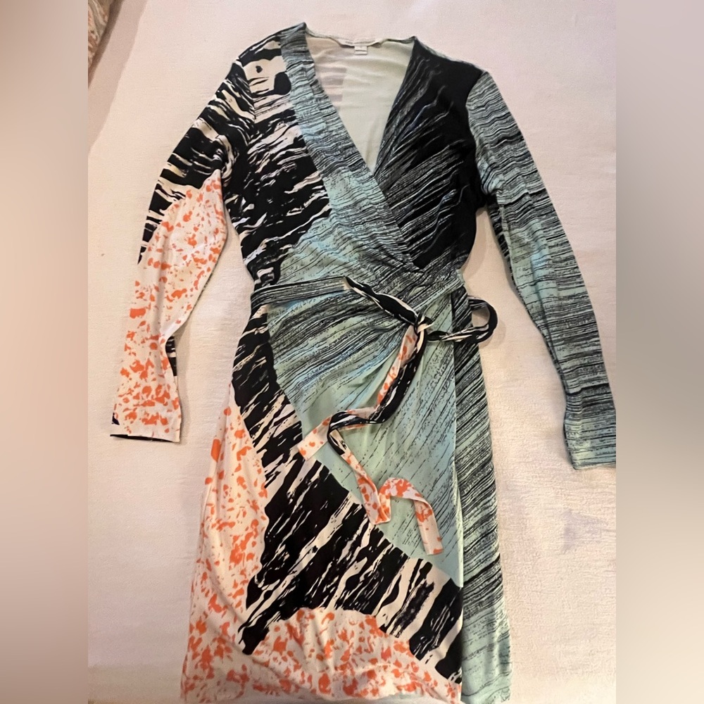 Final mark down -Multi-pattern Diane vonFurstenberg classic wrap dress size 12